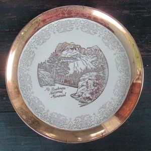 Mount Rushmore National Memorial Metallic Gold large souvenir plate w Presidents